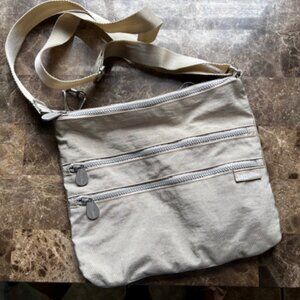 Baggalini Everywhere Bagg Crossbody Bag Tan Beige Zip Travel
